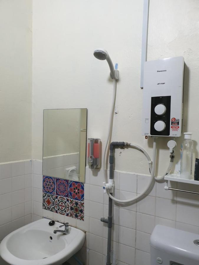Auni & Auji Homestay Kemaman Chukai Exterior foto