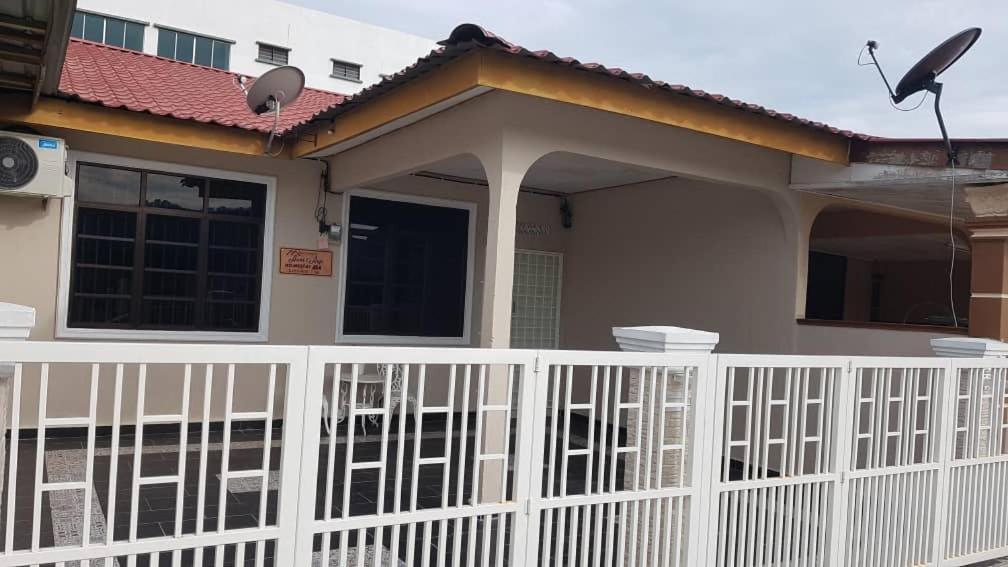 Auni & Auji Homestay Kemaman Chukai Exterior foto